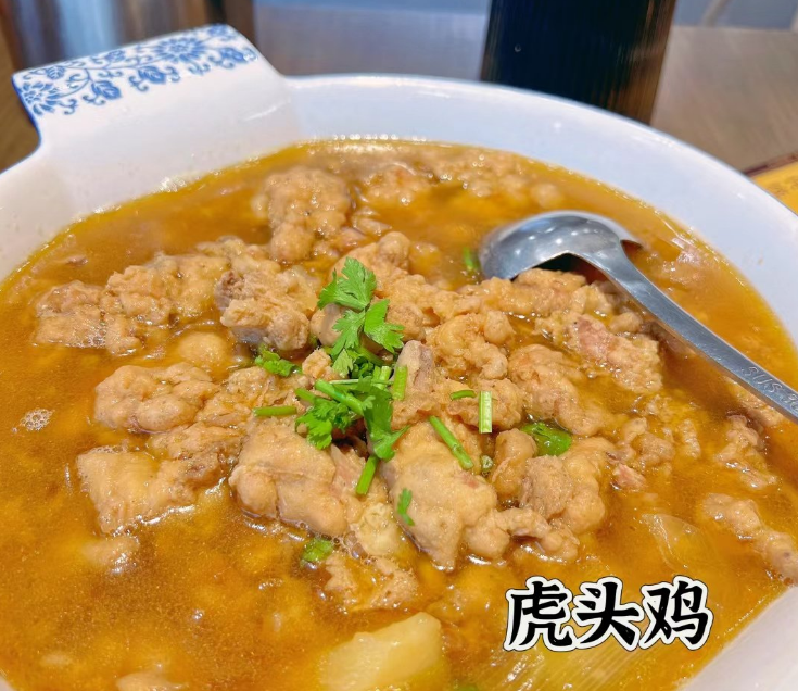 渔港风味邂逅山野珍馐 百年虎头鸡技艺演绎海陆双鲜传奇